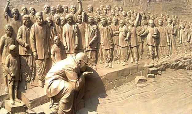 Mahad Satyagraha – A Clip from Dr Babasaheb Ambedkar Movie